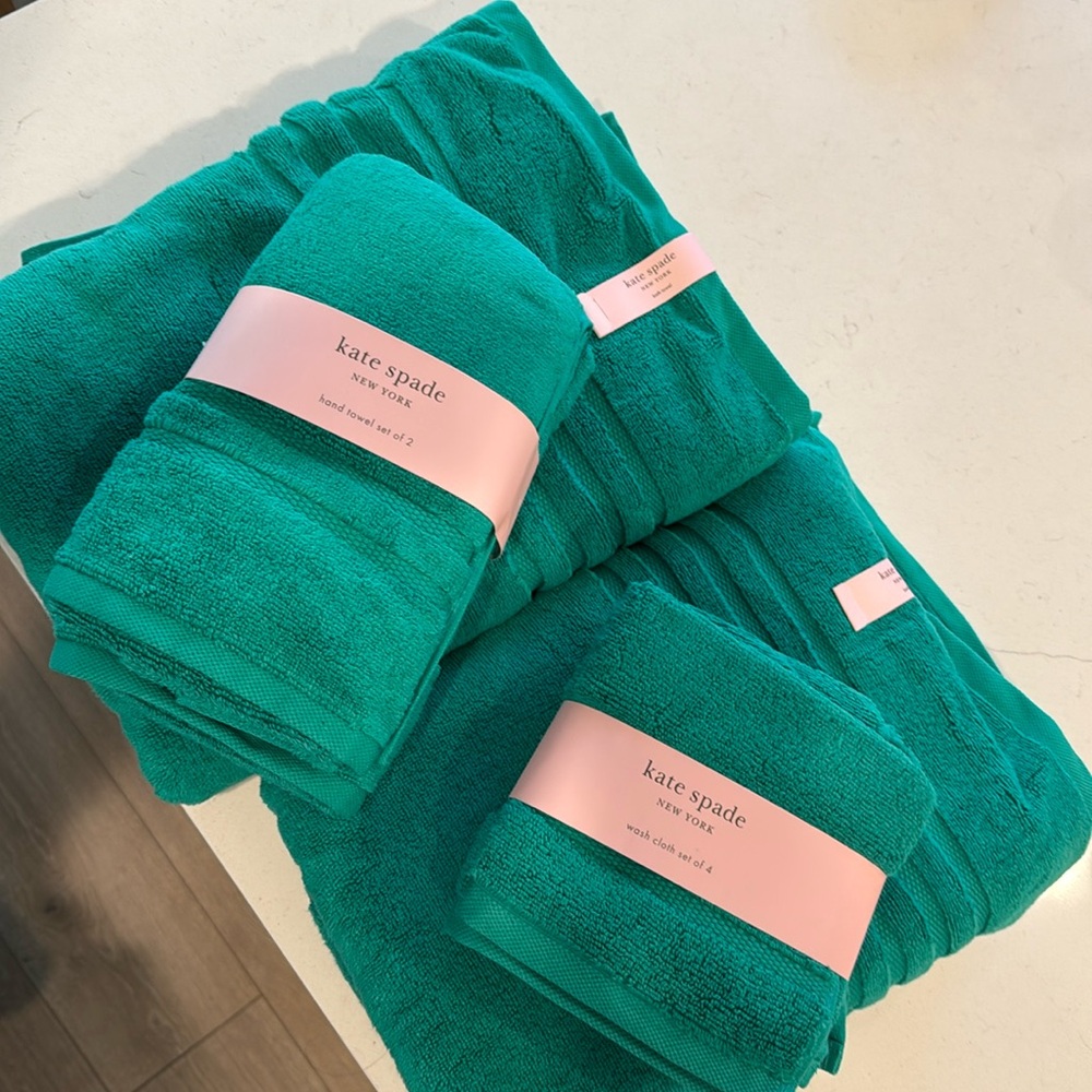 NEW Kate Spade 8 Piece Bathroom Towel Set Green